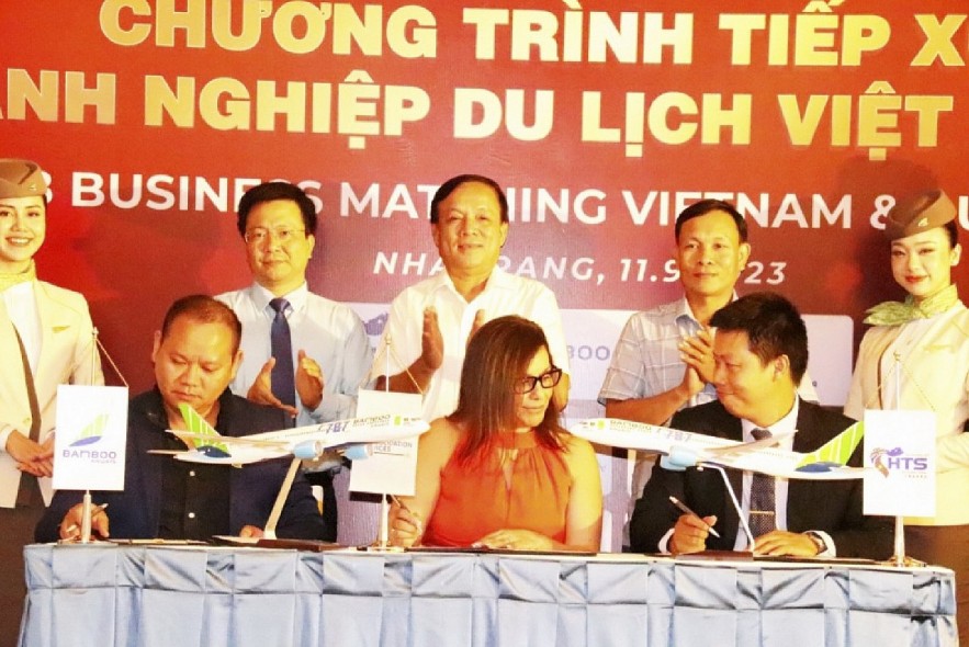 Vietnamese and Australian travel firms ink cooperation deals at a business matching held in Nha Trang City on September 11. (Photo: Petrotimes.vn)