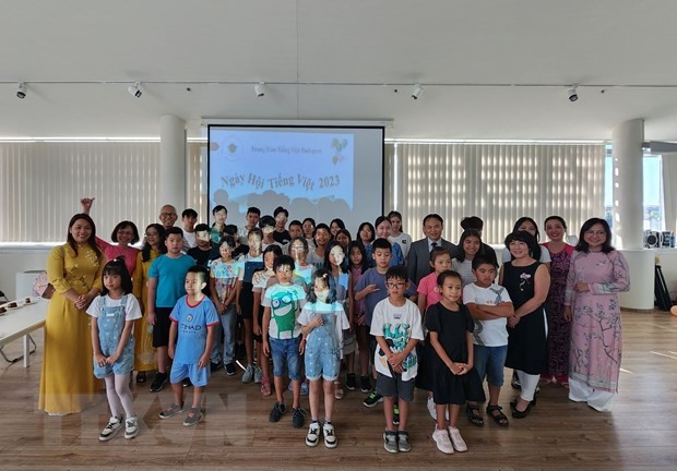 Vietnamese-Language Centre in Hungary Begins New School Year