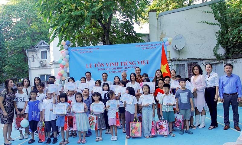 Vietnamese Community in Romania Actively Preserves The Mother Tongue