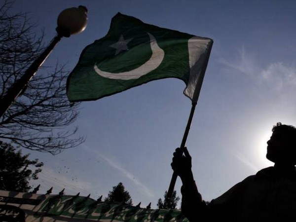 Pakistan: Over 70 factory workers looted in Karachi
