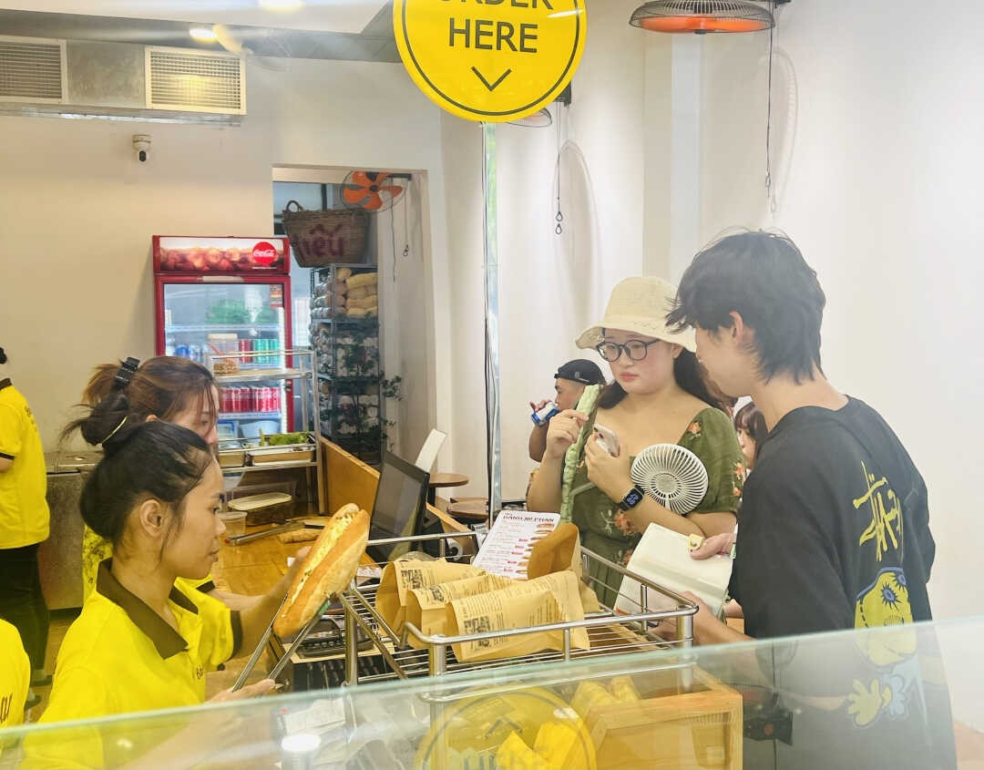 Korean Tourists Love Vietnamese Cuisine