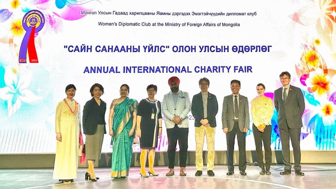 Vietnam Leaves Impression at 2023 Charity Fair in Mongolia