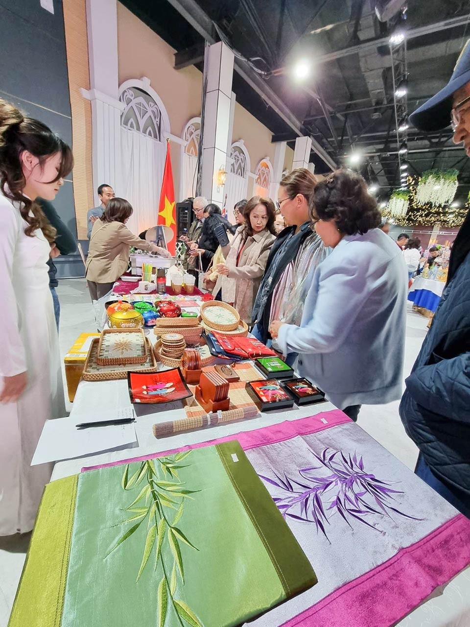 Vietnam Leaves Impression at 2023 Charity Fair in Mongolia