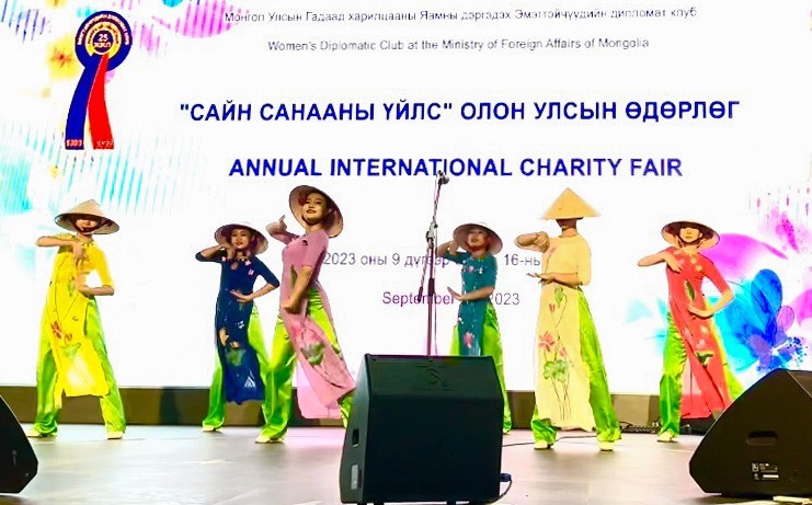Vietnam Leaves Impression at 2023 Charity Fair in Mongolia