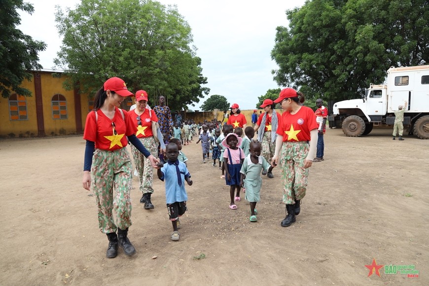 Vietnam's Engineering Unit Rotation 2 Starts Activities for Children in Abyei