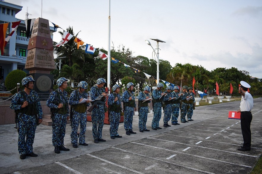 Hanoi Armed Forces Held Exchange to Address Contribution to Truong Sa over Past Years