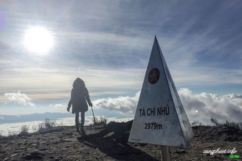 Mountain Climbing Contest To Conquer Ta Chi Nhu Peak