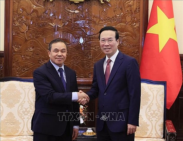 President Vo Van Thuong (R) and Lao Ambassador to Vietnam Sengphet Houngboungnuang (Photo: VNA)