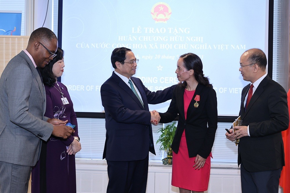 global alliance for vaccines and immunizations head honored by vietnam