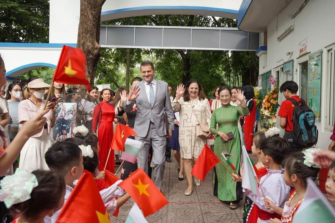 Bulgarian Ambassador Attends New School Year Ceremony at Viet-Bul Kindergaten