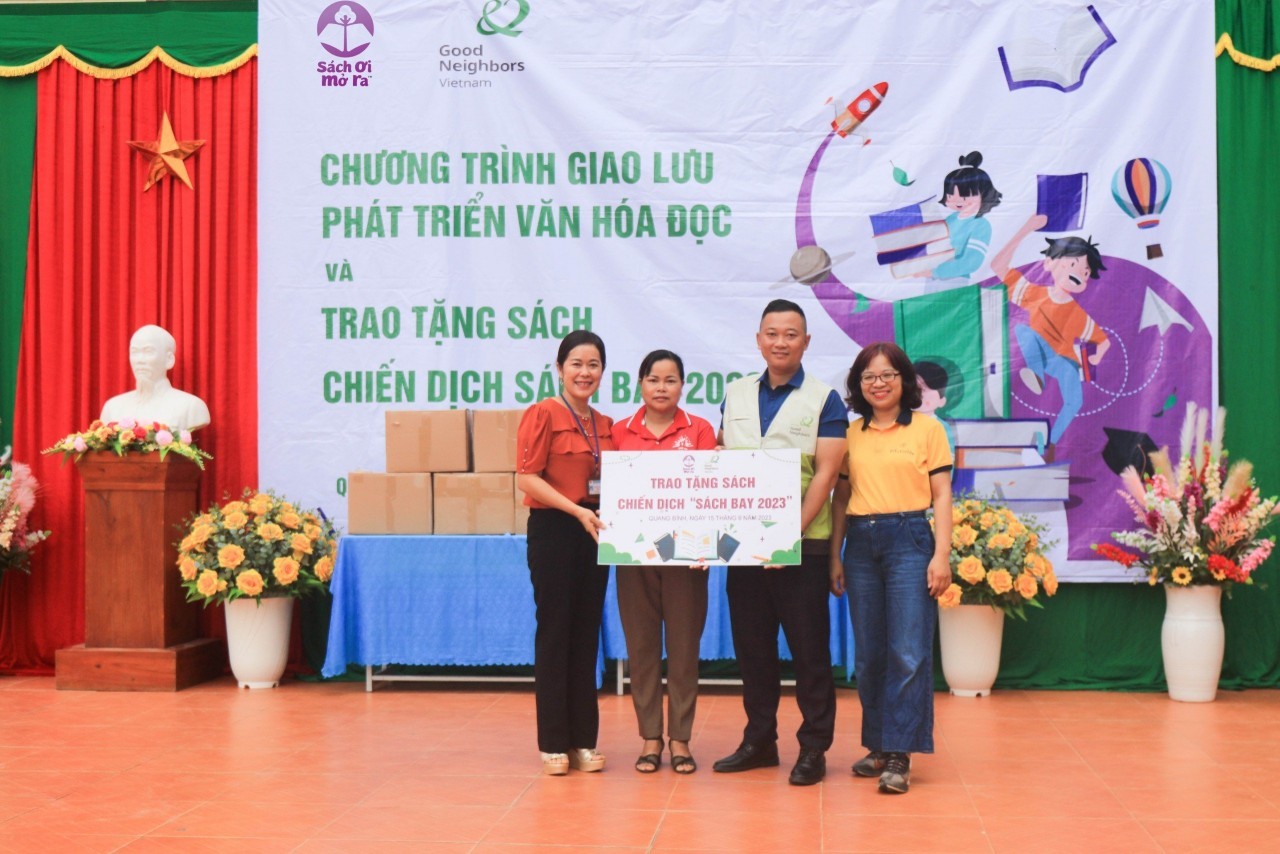 Good Neighbors International Gives 5,000 Books to Children in Ha Giang