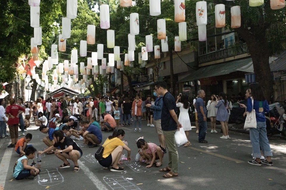 Recreating Traditional Mid-Autumn Festival In Hanoi’s Old Quarter