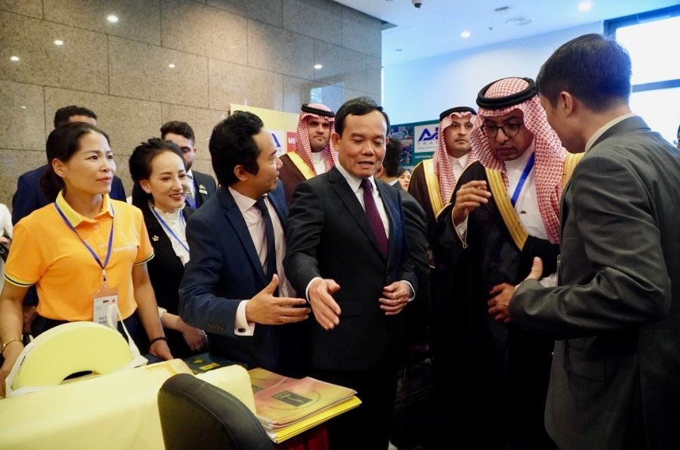 Vietnam-Saudi Arabia Business Forum Holds Opening Ceremony