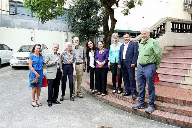 VUFO President Receive PeaceTrees VietnaDelegation