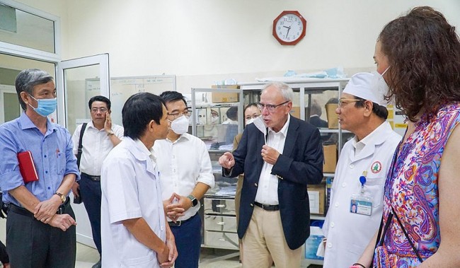 University Hospital of Leipzig (Germany) Wishes to Promote Cooperation with Ca Mau
