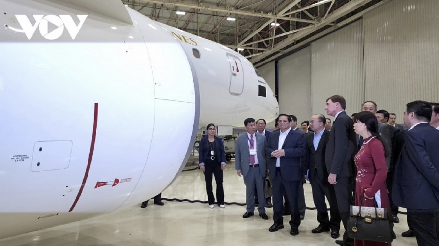 Prime Minister Pham Minh Chinh calls at Embraer S.A., a Brazilian multinational aerospace corporation, in Sao Paolo.