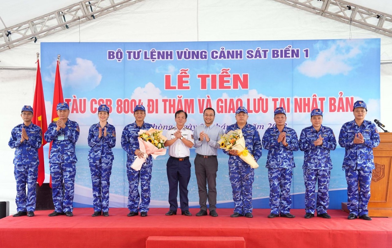 vietnamese coast guard ship departs for japan