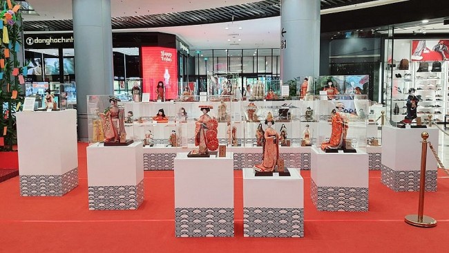 Japanese Doll Exhibition Kicks Off to Celebrate Japan - Vietnam's Relations