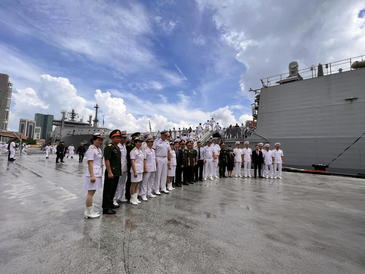 royal new zealand navy ships begin vietnam goodwill visit