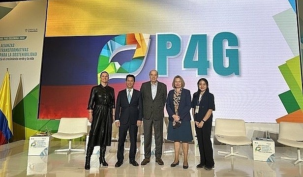 Vietnamese Minister of Natural Resources and Environment Dang Quoc Khanh (second from left) and other delegates to the third P4G Summit in Bogota, Colombia. (Source: Ministry of Natural Resources and Environment)
