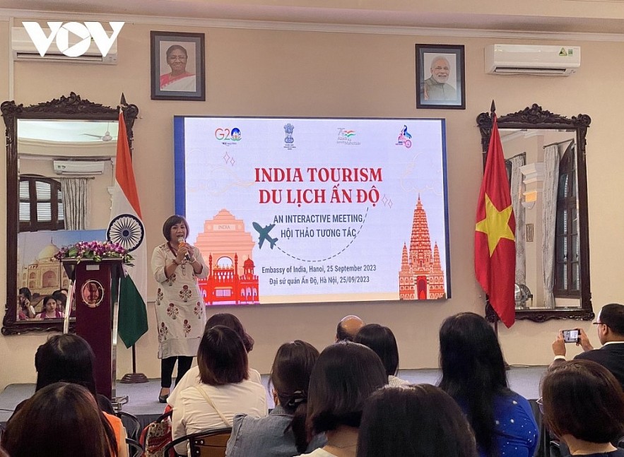 A meeting is held in Hanoi on September 25 among travel firms of both countries hosted by the Embassy of India in Vietnam.