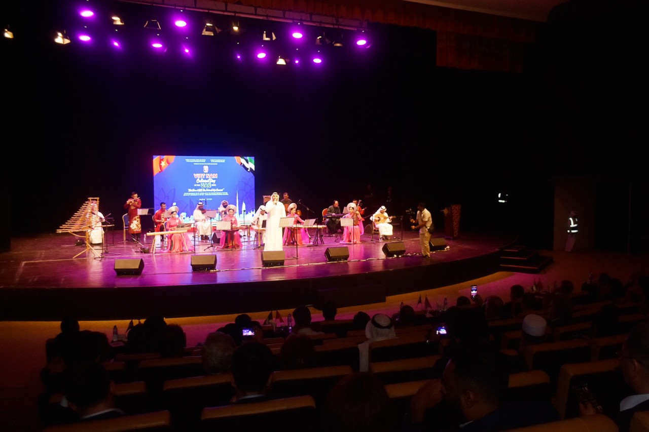 Vietnam, UAE People Discover Beauty of Traditional Music of Each Other