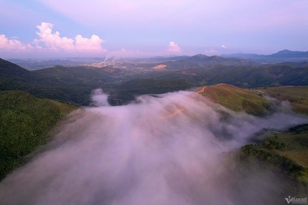 Enjoy A Lovely Camping And Cloud-Hunting Trip At Phuong Hoang Peak