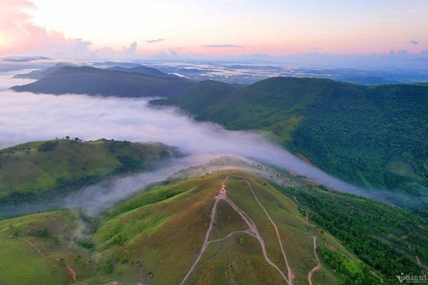 Enjoy A Lovely Camping And Cloud-Hunting Trip At Phuong Hoang Peak