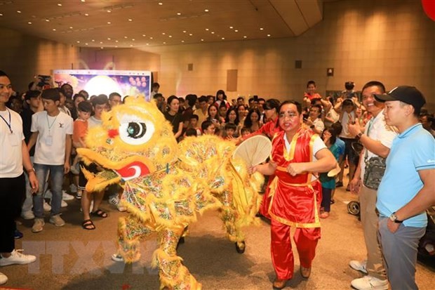 mid autumn festival held for vietnamese children in singapore