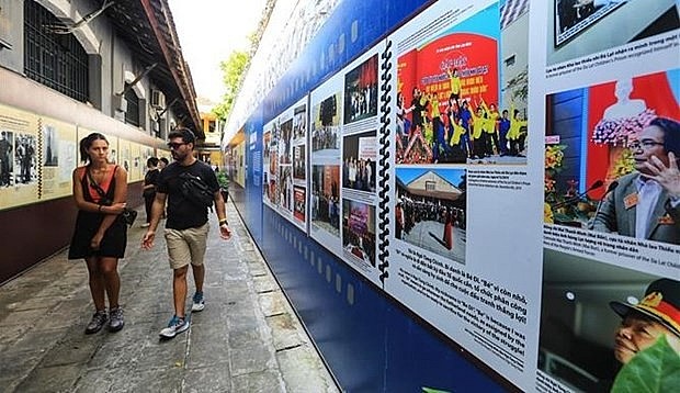Foreign tourists visit Hoa Lo Prison relic site in Hanoi. (Photo: VNA)