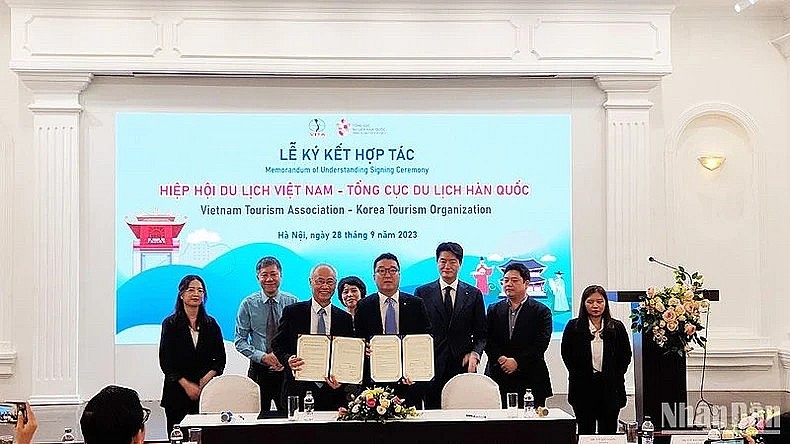 The signing ceremony of cooperation between the VITA and KTO. Photo: NDO
