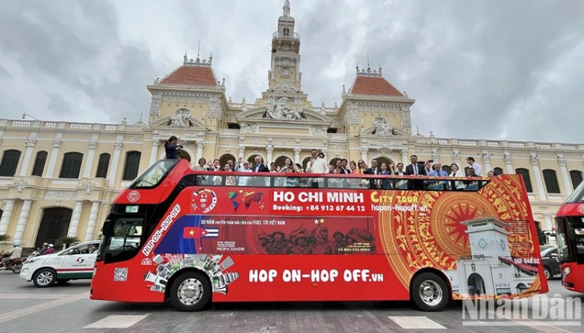 special buses launched in hcm city commemorating cuban leader fidels first visit to vietnam