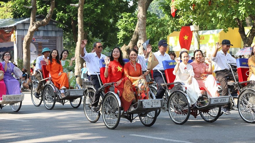 Hanoi Autumn Carnaval: A lively interference between tradition and modernity