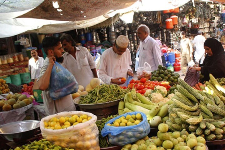 Inflation in Pakistan seen surging to 31pc in September