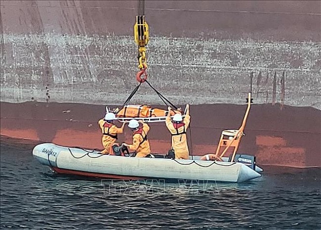 Vietnamese Crew Rescues Filipino Sailor in Distress