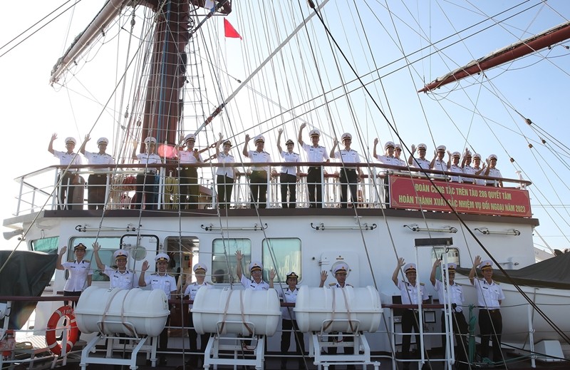 Sailing Ship 286-Le Quy Don of the Vietnam Naval Academy left the Nha Trang military port in the central coastal province of Khanh Hoa on October 4. Photo: VNA