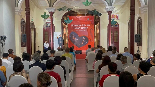Introducing Hungarian Folk Music to Hanoi Audience