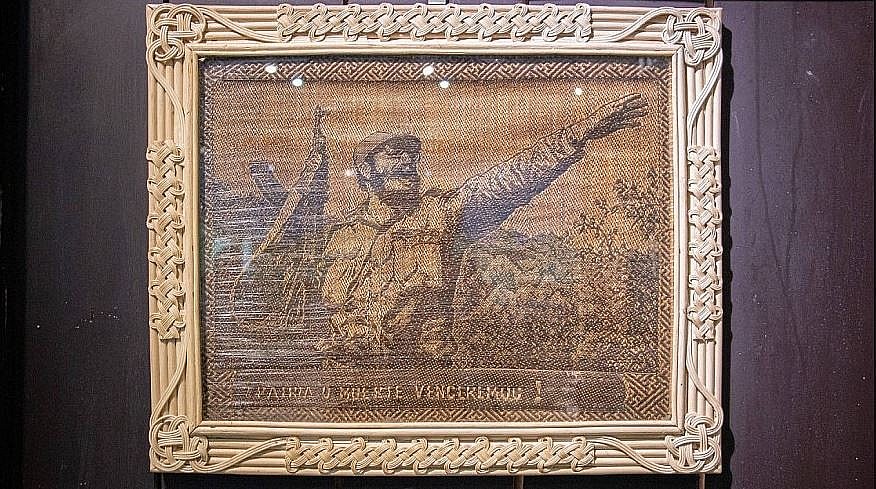 Vietnamese Craftsman Depicts Portrait of Fidel Castro Using Cuban National Tree