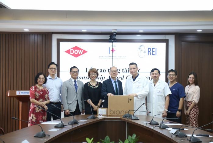 two major hospitals in hanoi received medical equipments