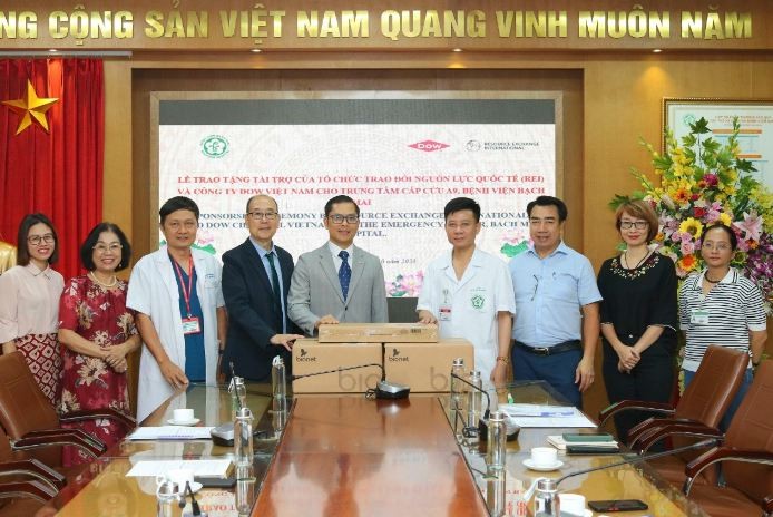Two Major Hospitals in Hanoi Received Medical Equipments