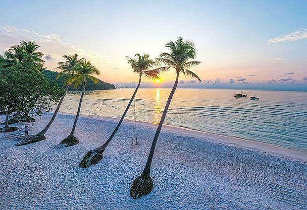 The poetic beauty of Sao beach on Phu Quoc island. (Photo: Sun Group)