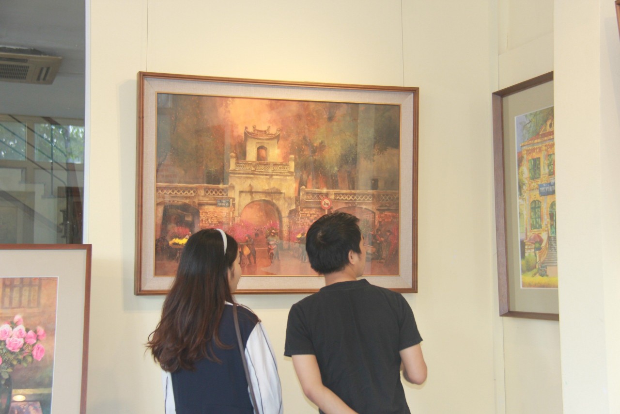 Saigonese Painter Exhibits "A Little Love for the City" in Hanoi