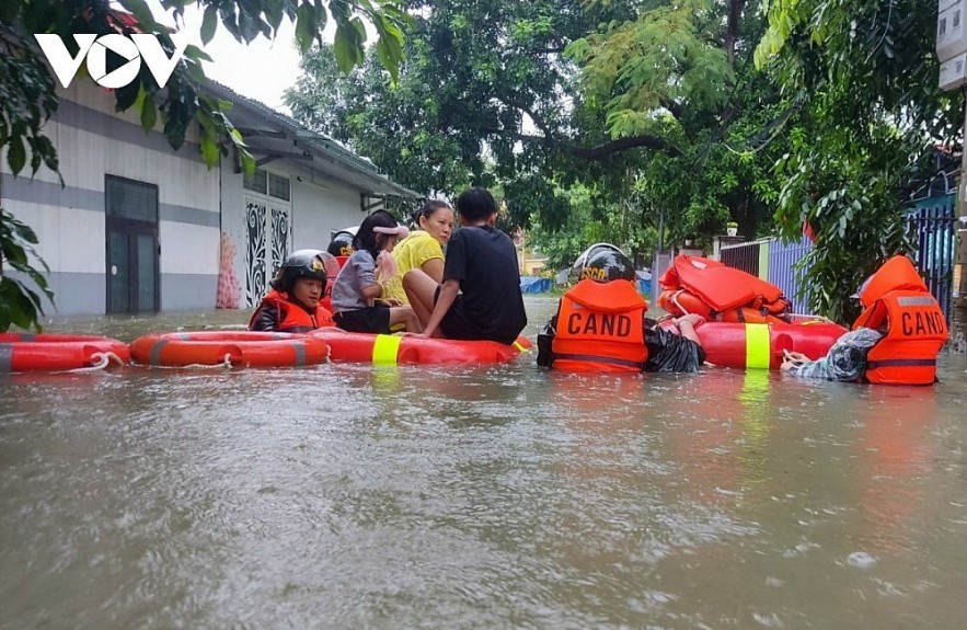 Thousands of people in Da Nang have been evacuated from flooded areas to safe places.