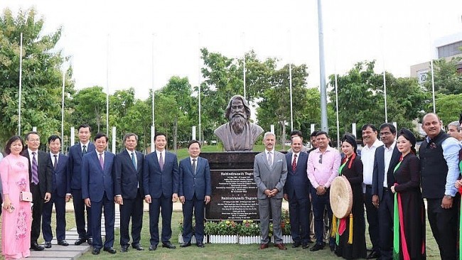 Statue of Rabindranath Tagore Inaugurated in Bac Ninh