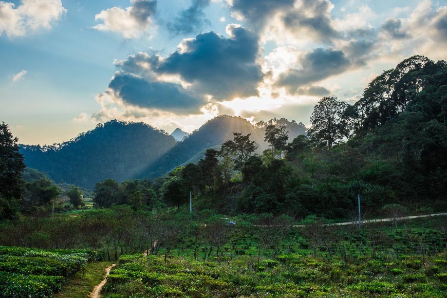 Vietnam’s Weather Forecast (October 18): Sunny Day In The Northern Region, And Heavy Rain In The South