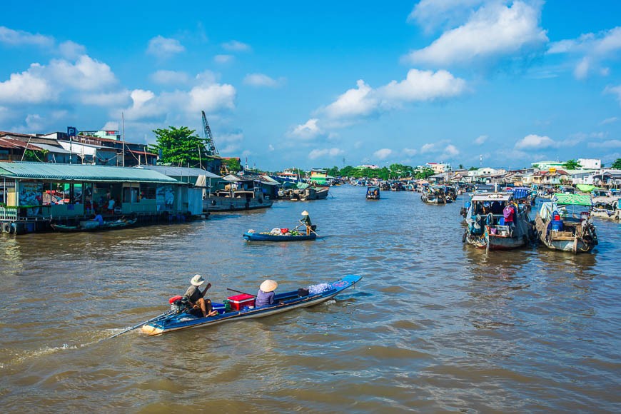 Vietnam’s Weather Forecast (October 18): Sunny Day In The Northern Region, And Heavy Rain In The South