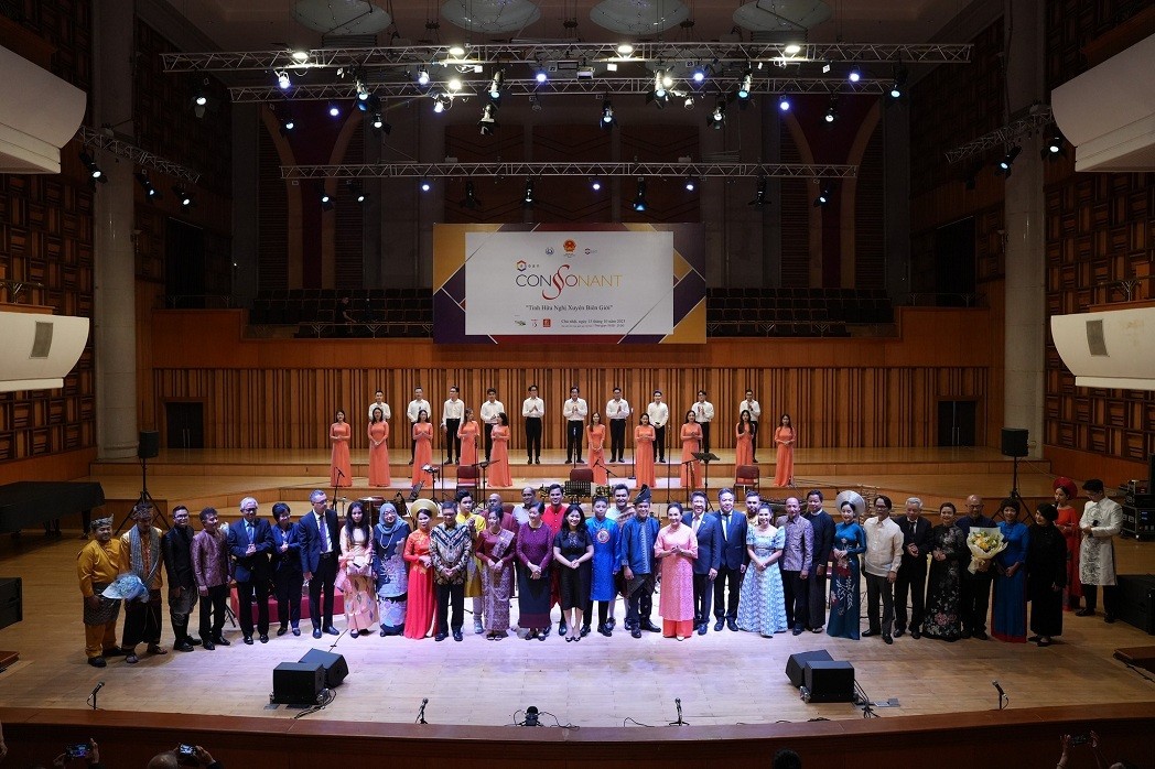 C ASEAN Consonant Music Show Takes Stage in Hanoi