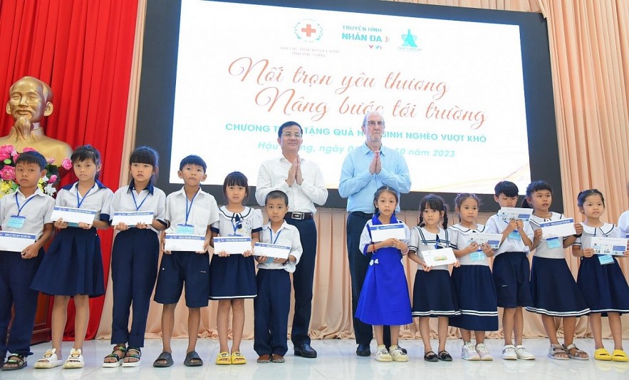 Tan Hiep Phat Continues to Join Efforts in Caring for Children to 