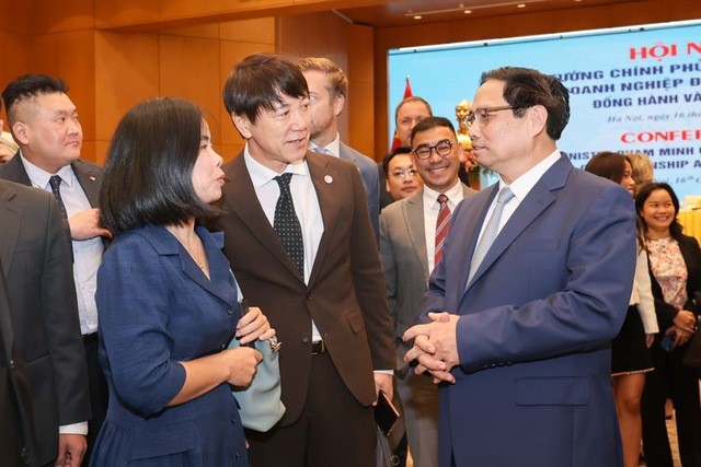 Prime Minister Affirms Three Commitments to Foreign Investors