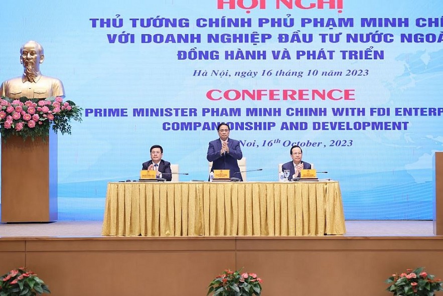 Prime Minister Affirms Three Commitments to Foreign Investors